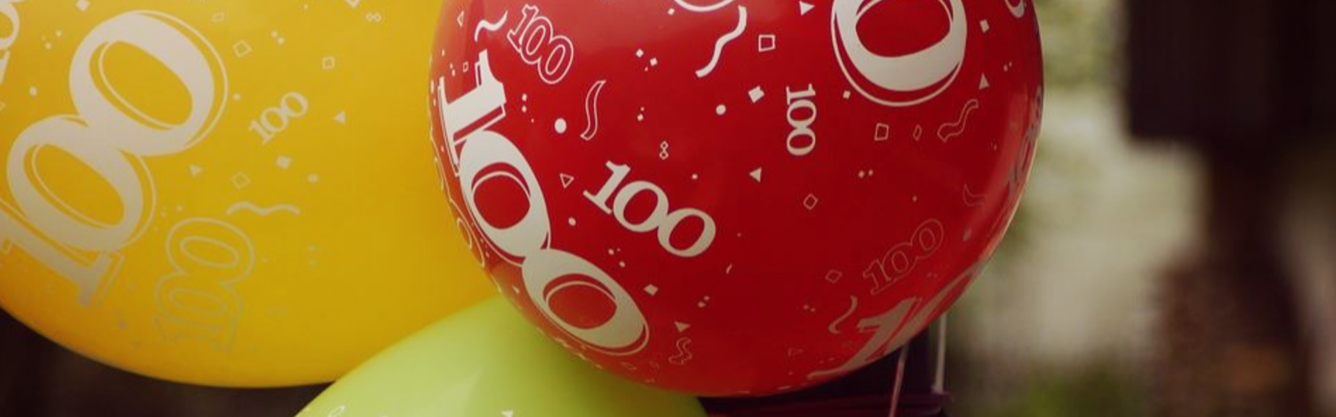100 celebration balloons