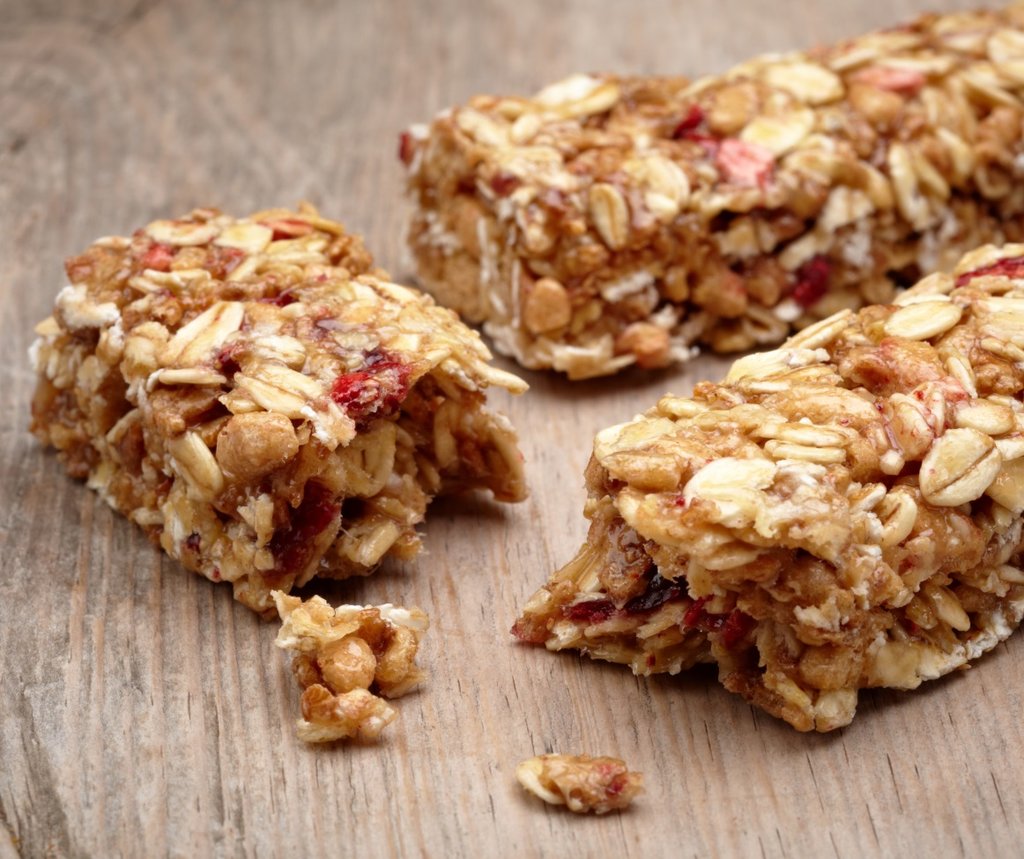 Fruit and oat breakfast bar