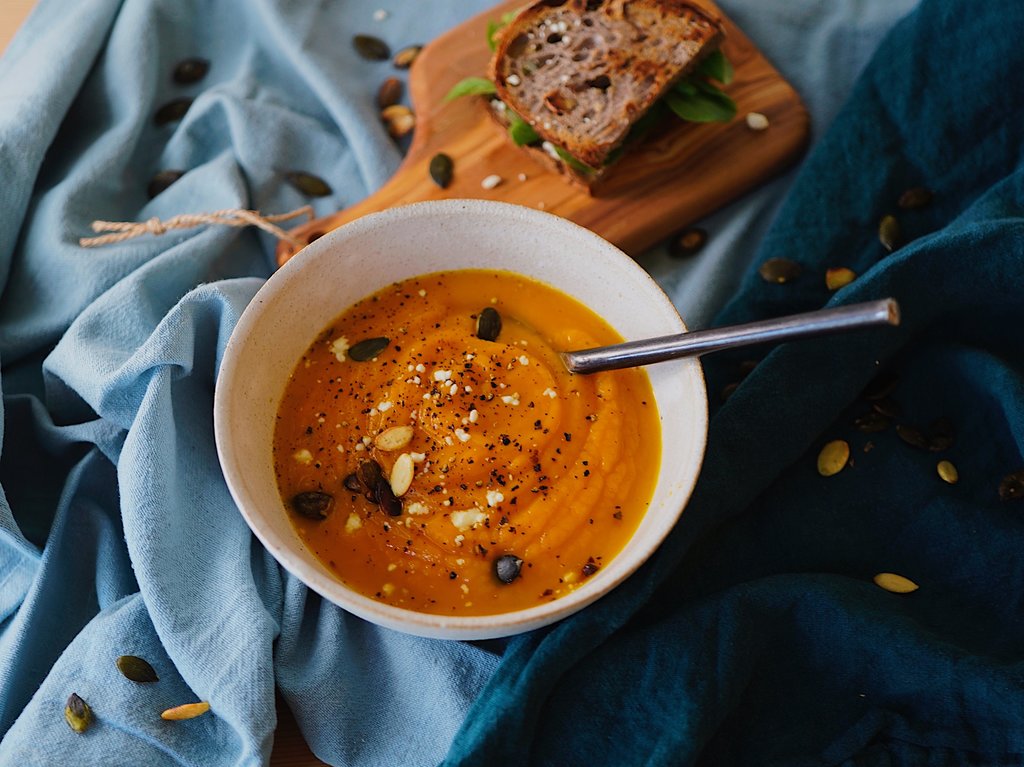 A bowl of soup and a sandwich