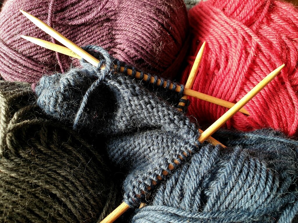 Double-point needles and yarn