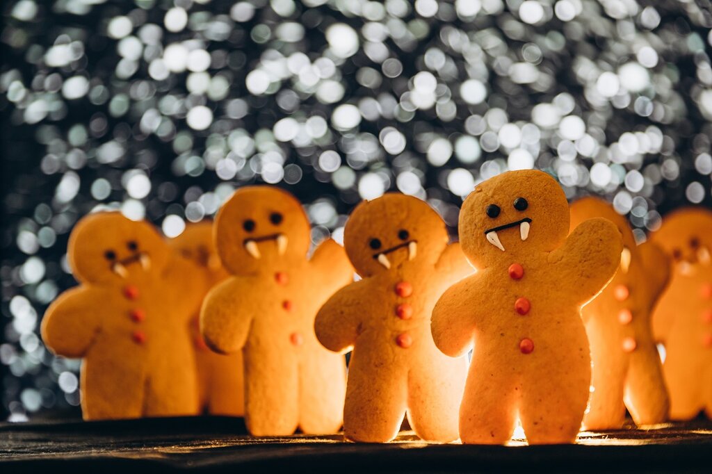 Gingerbread zombies can be made for Halloween