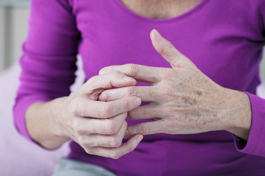 Elderly person with arthritis in hands