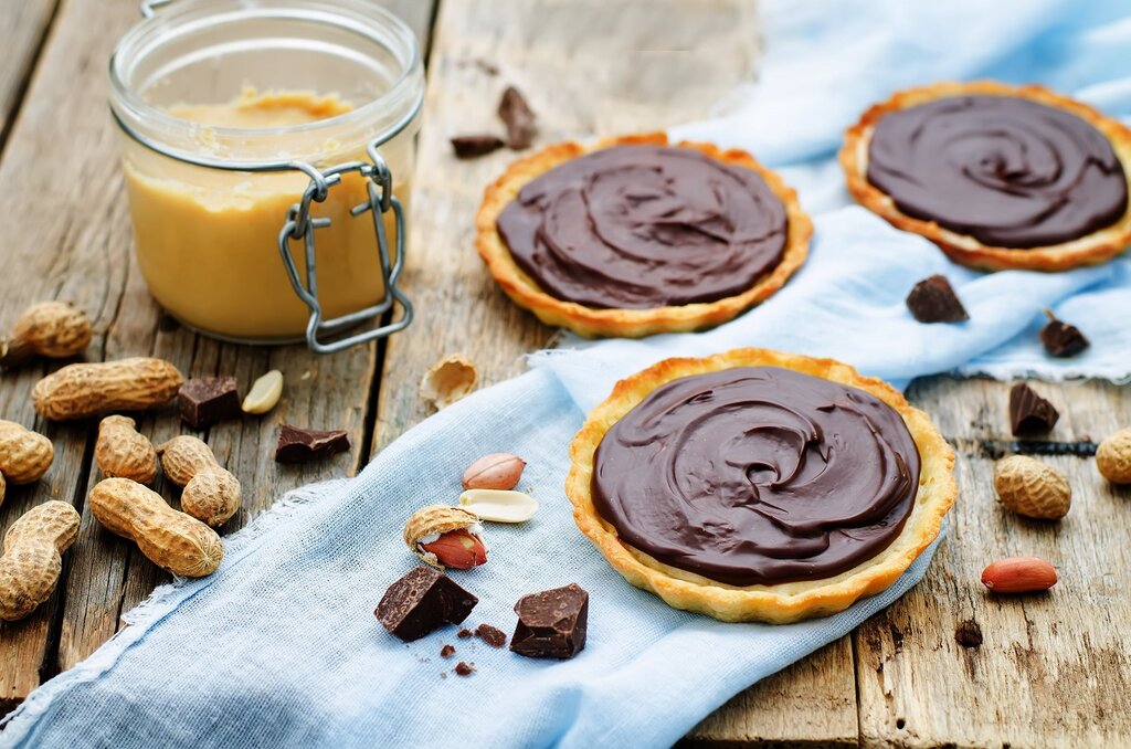 Chocolate and Peanut Butter Tarts