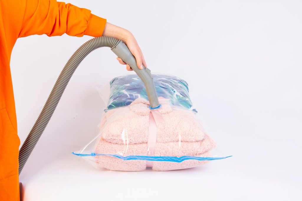 Vacuum storage bags